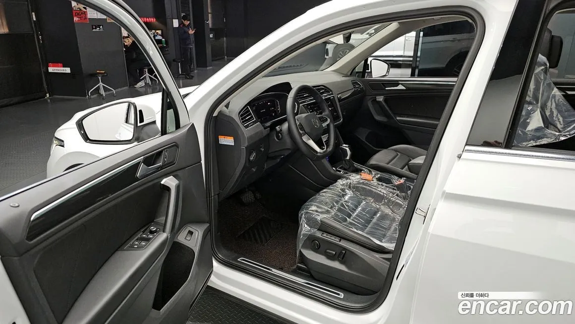 Volkswagen Tiguan — фото 6