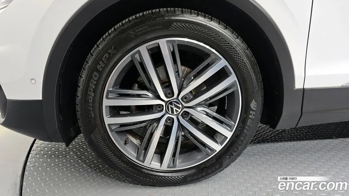 Volkswagen Tiguan — фото 7