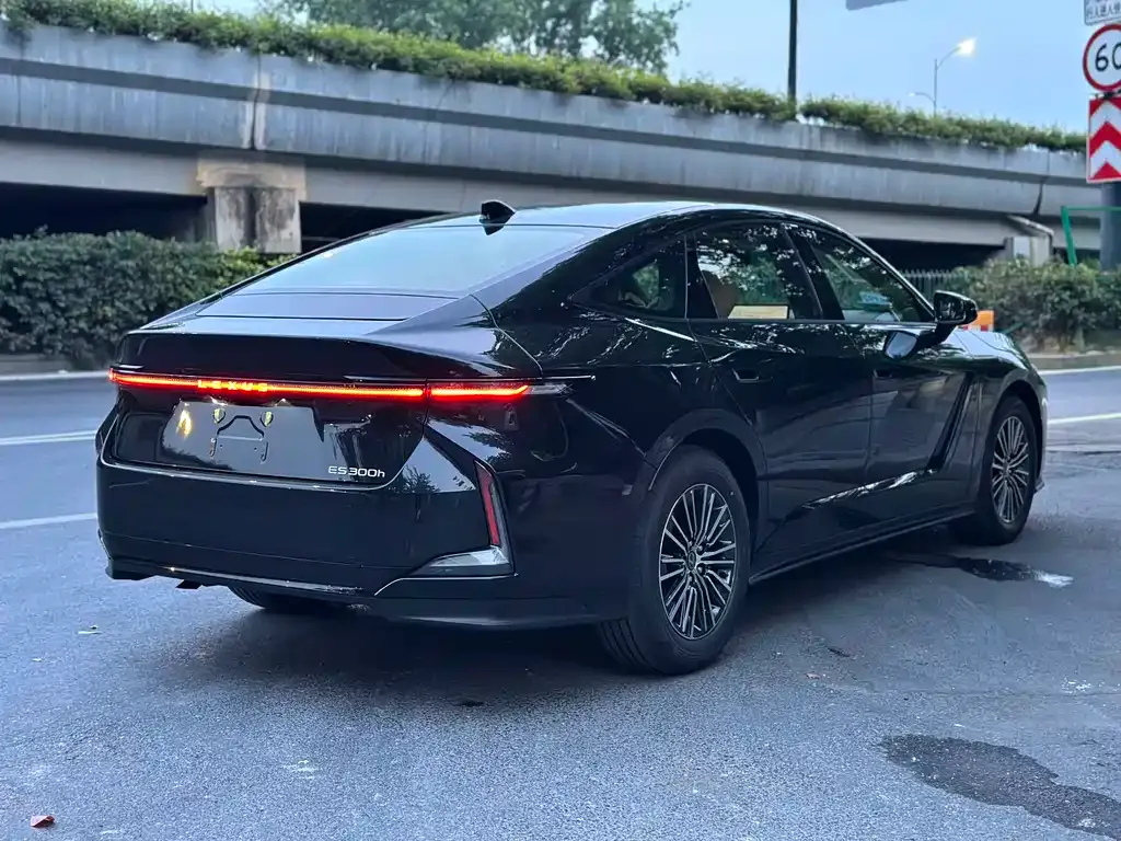 Lexus ES — фото 6