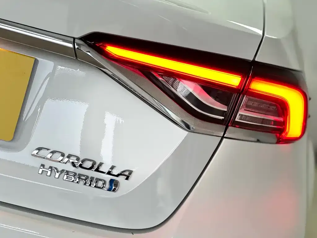 Toyota Corolla — фото 4