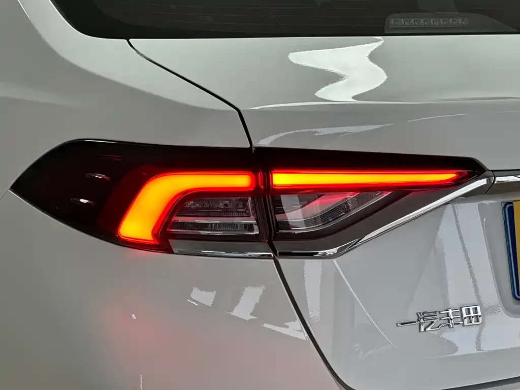 Toyota Corolla — фото 2