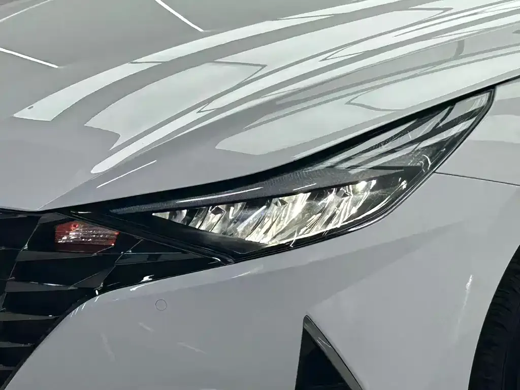 Hyundai Elantra — фото 10