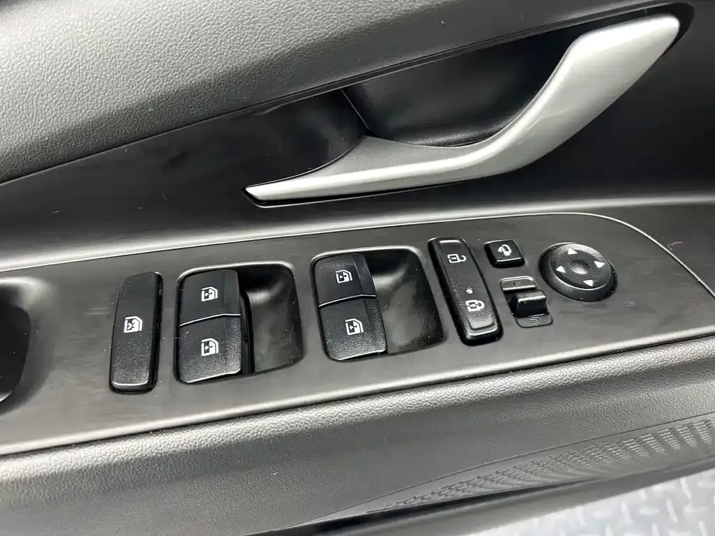 Hyundai Elantra — фото 8