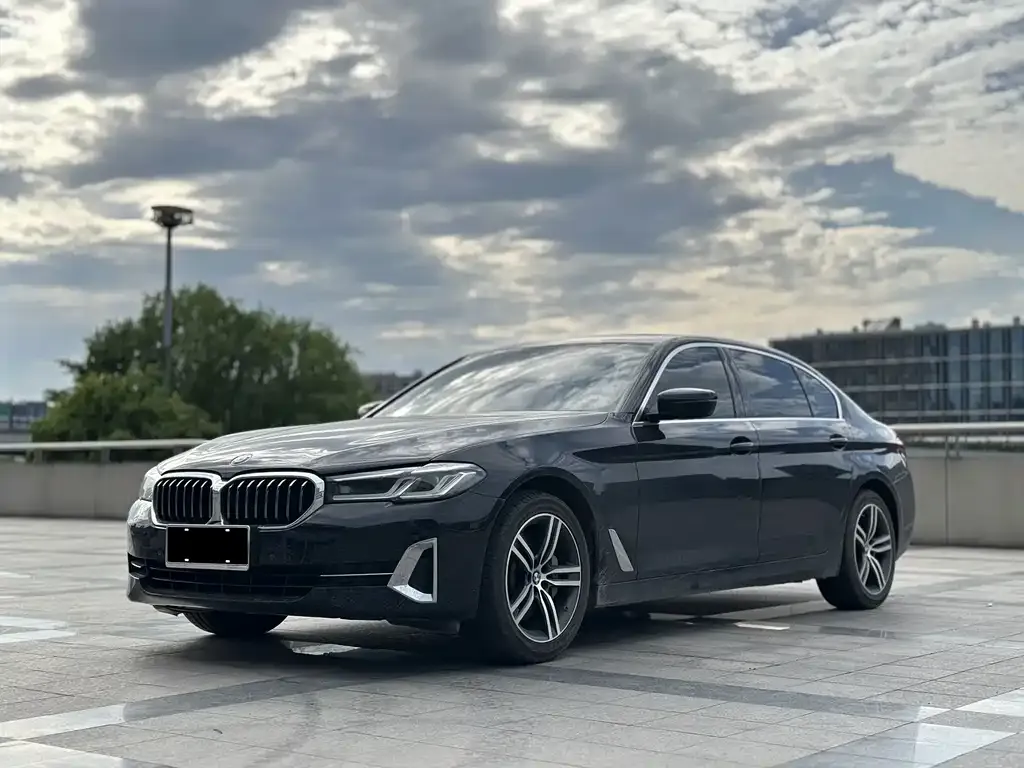 BMW 5 Series — фото 1