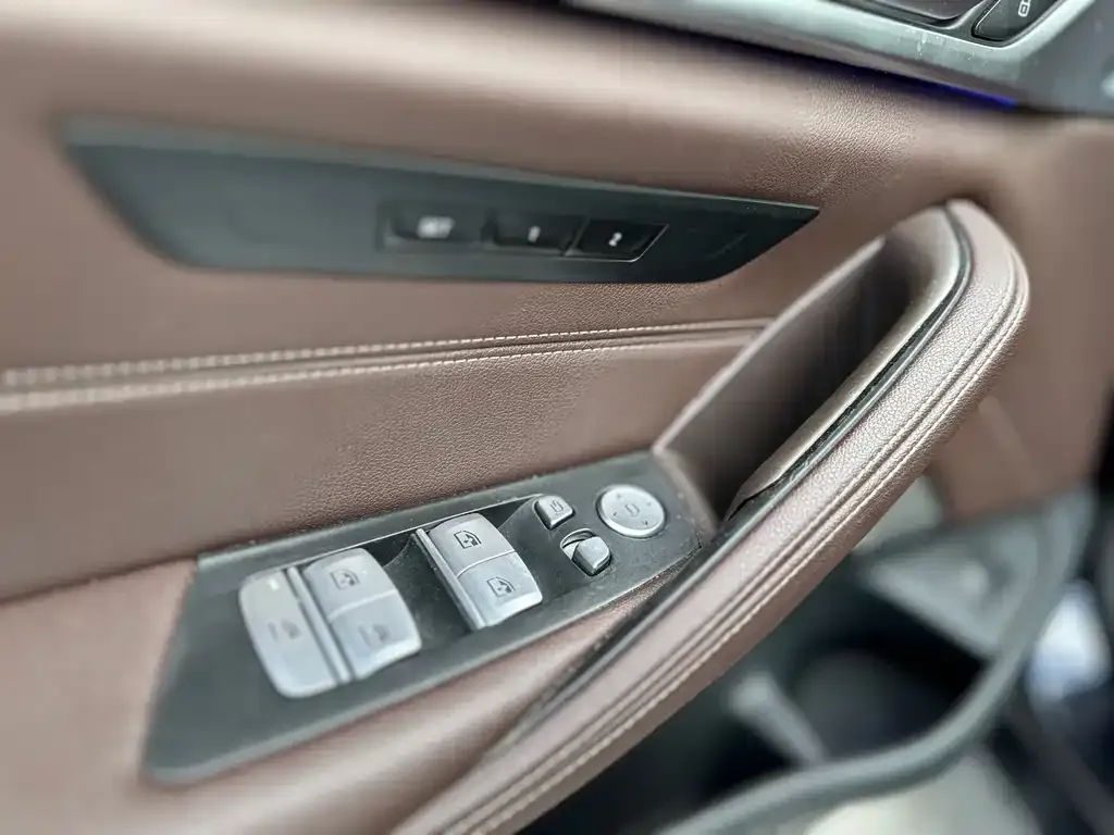 BMW 5 Series — фото 4