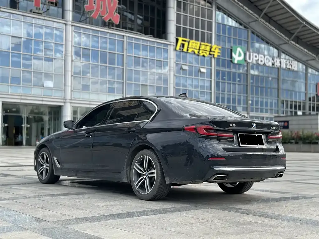 BMW 5 Series — фото 9