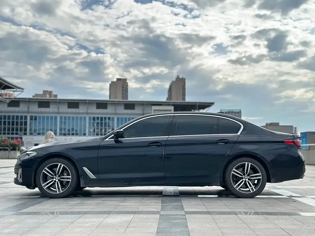 BMW 5 Series — фото 10
