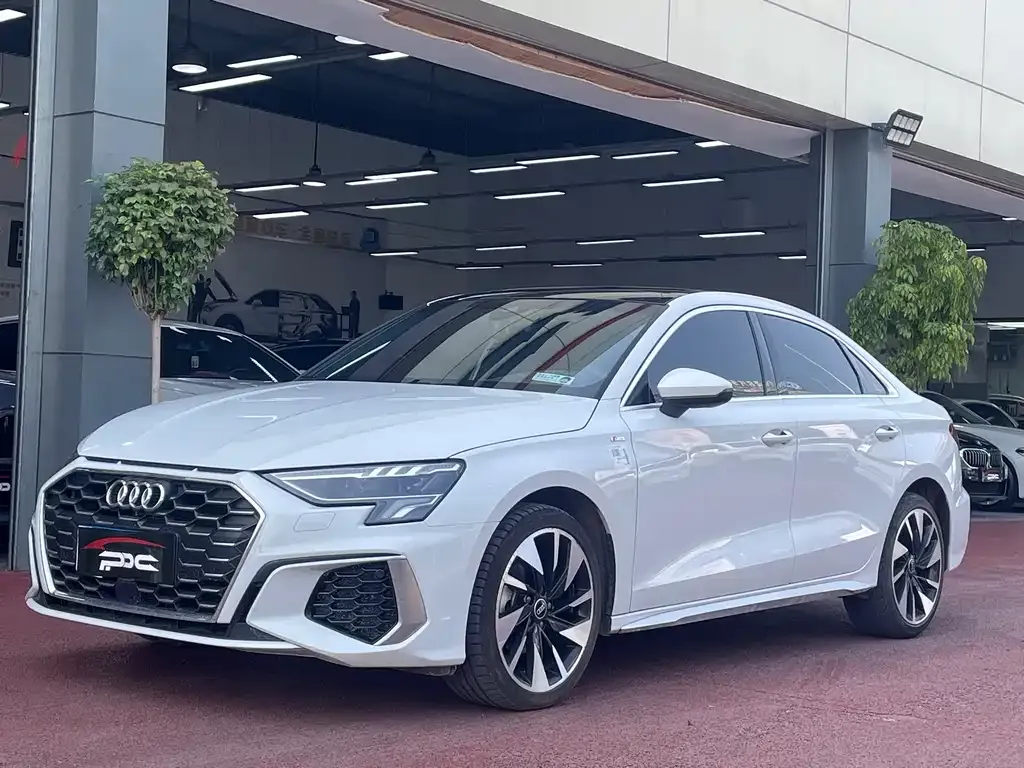 Audi A3 2024 из CN, фото 1