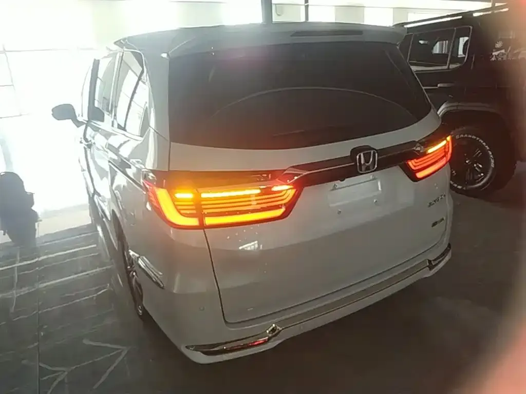 Honda Elysion 2024 из CN, фото 5