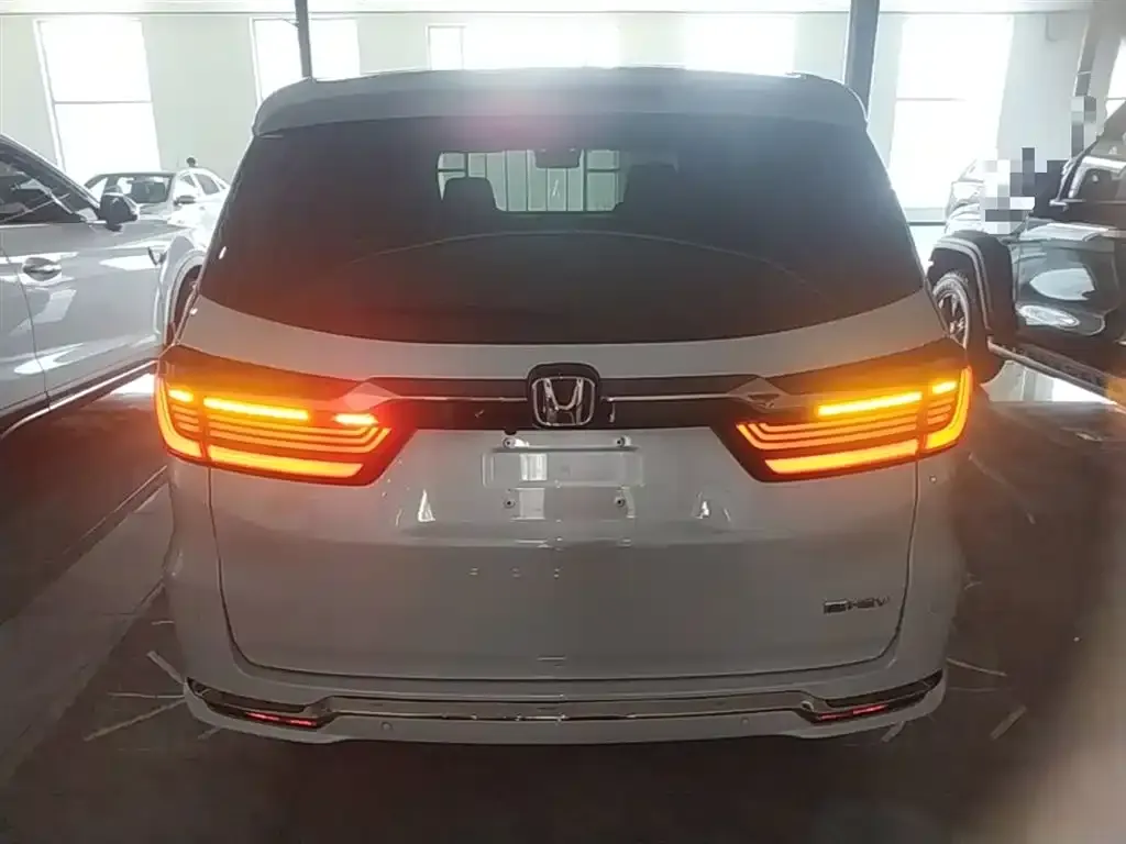 Honda Elysion 2024 из CN, фото 6