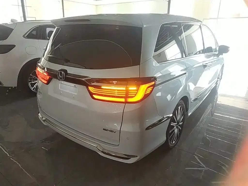 Honda Elysion 2024 из CN, фото 8
