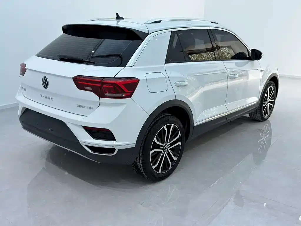 Volkswagen T-Roc — фото 8