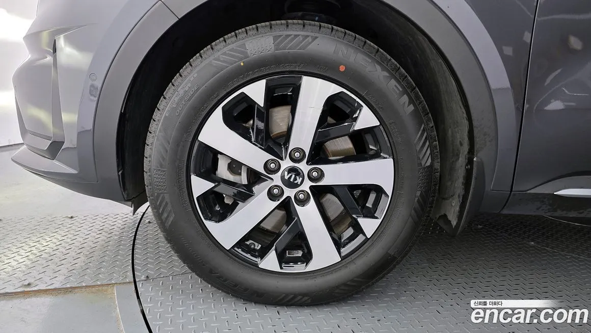 Kia Sorento — фото 7
