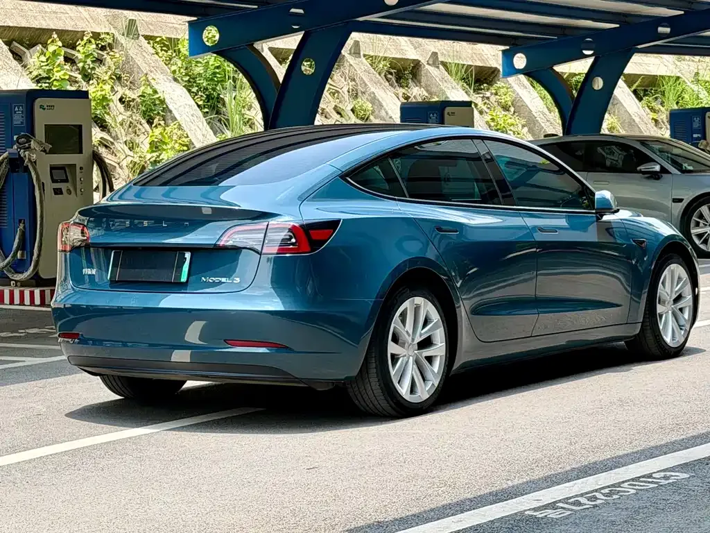 Tesla Model 3 — фото 7
