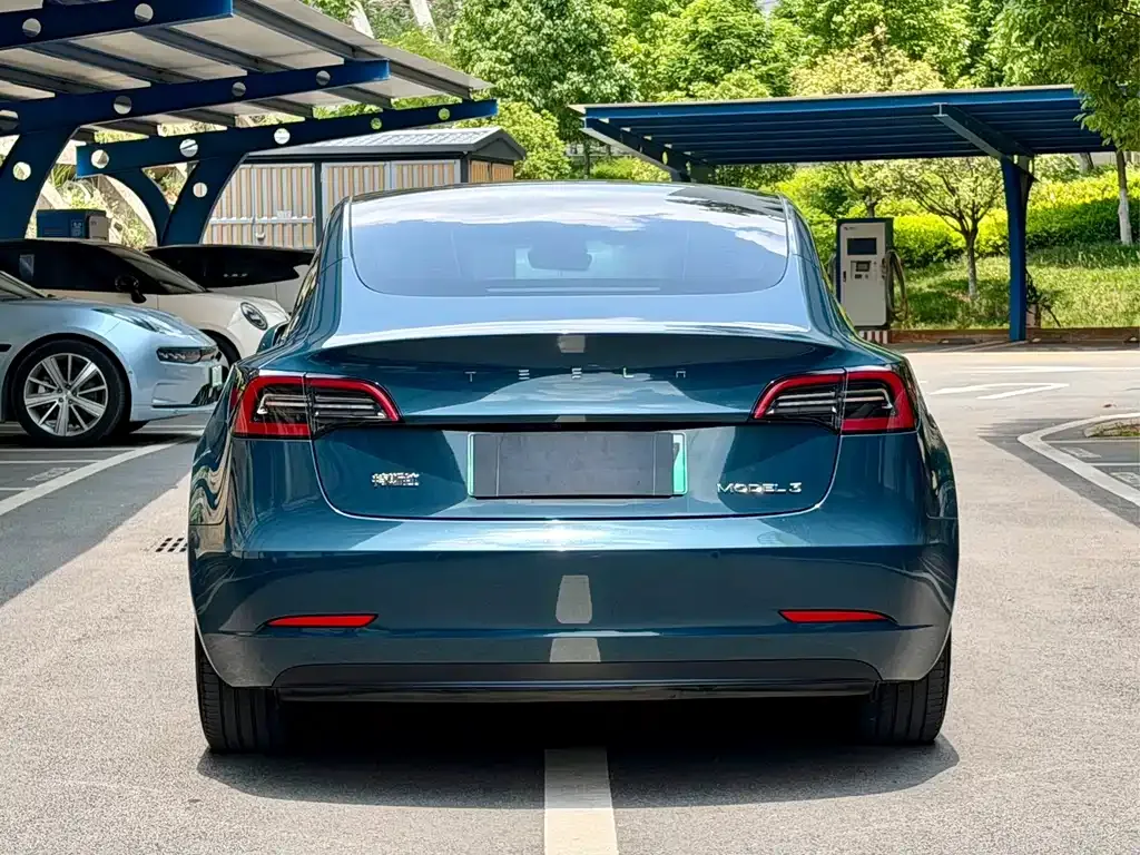 Tesla Model 3 — фото 9