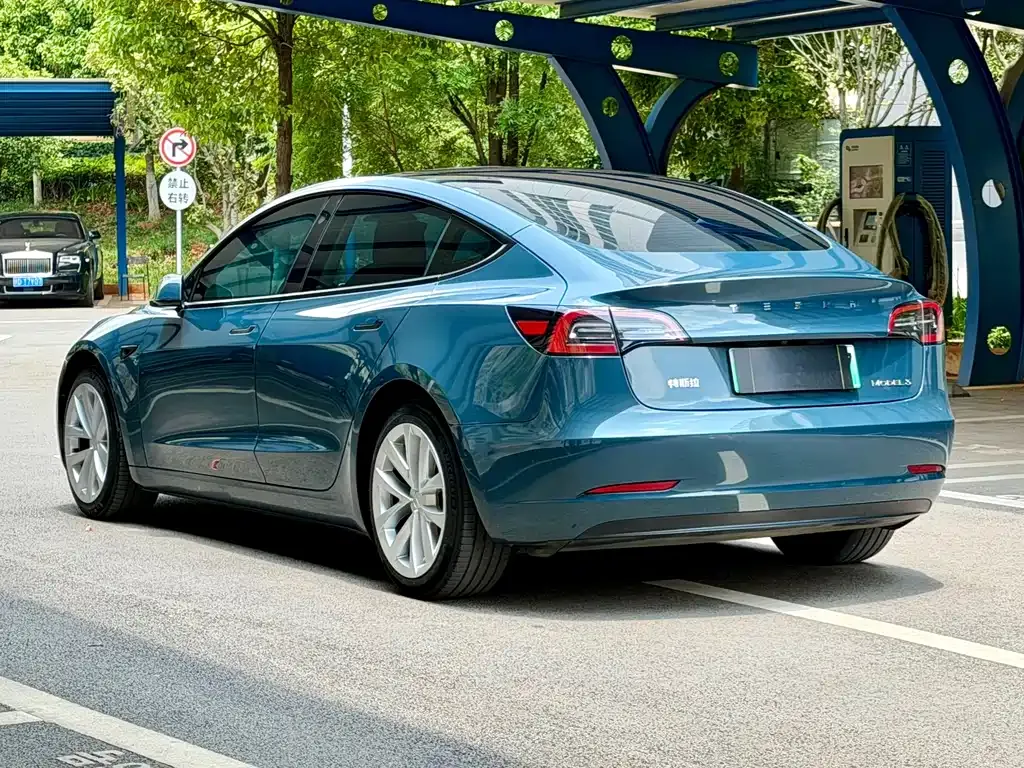 Tesla Model 3 — фото 8