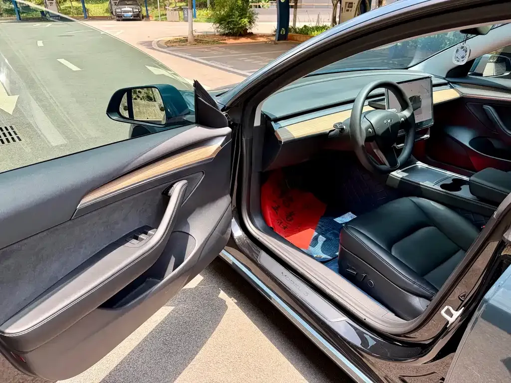 Tesla Model 3 — фото 4