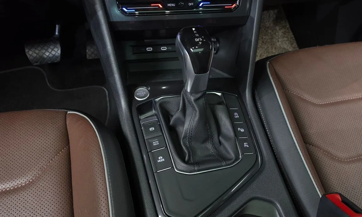 Volkswagen Tiguan — фото 8