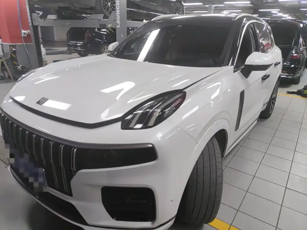 Lynk & Co 09