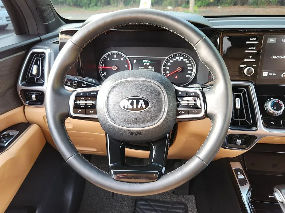 Kia Sorento — фото 7