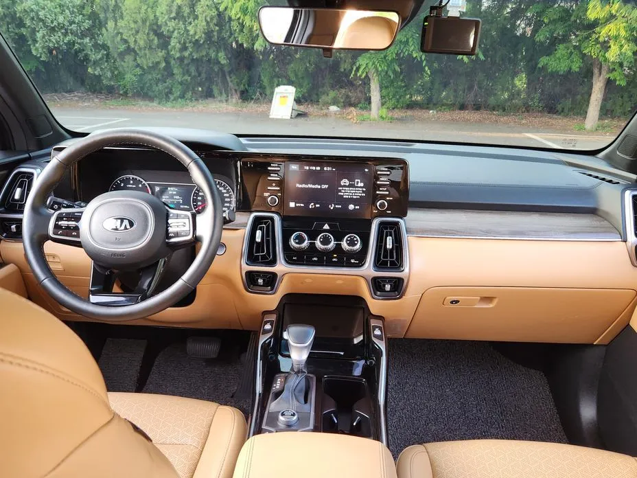 Kia Sorento — фото 4