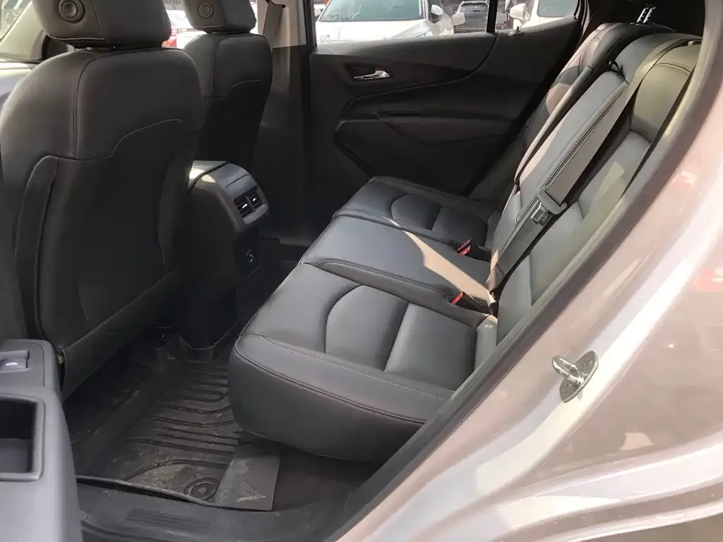 Chevrolet Equinox 2023 из CN, фото 7
