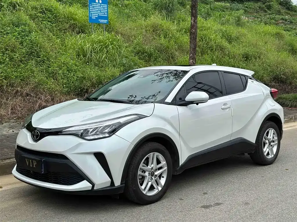 Toyota C-HR — фото 1