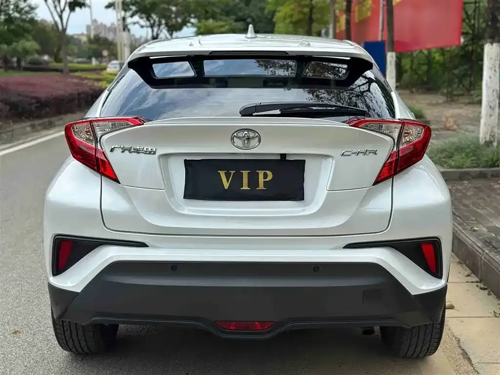 Toyota C-HR — фото 2