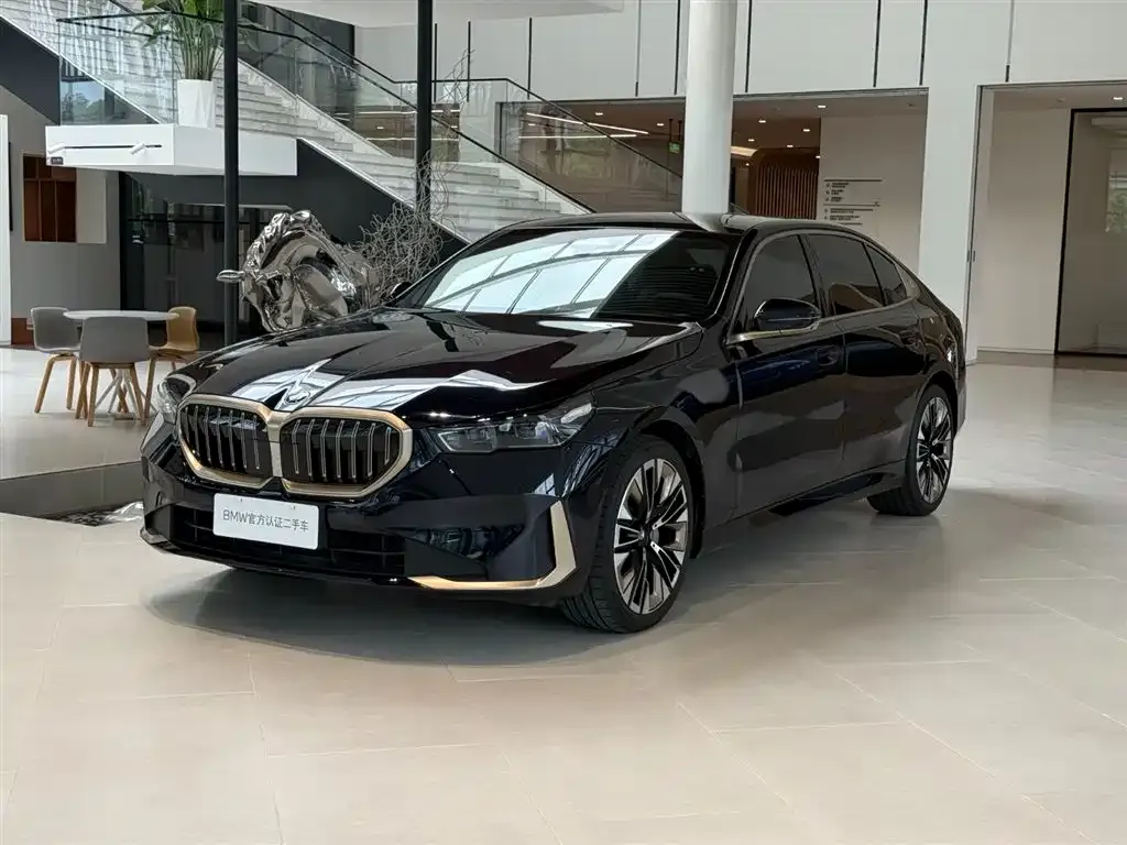 BMW 5 Series — фото 1