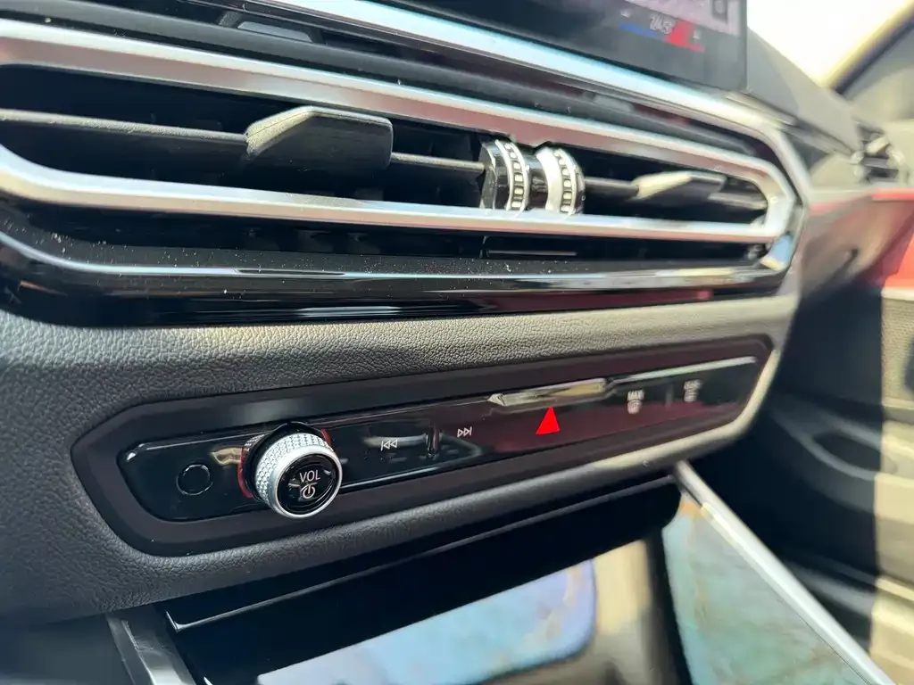 BMW 3 Series 2024 из CN, фото 8