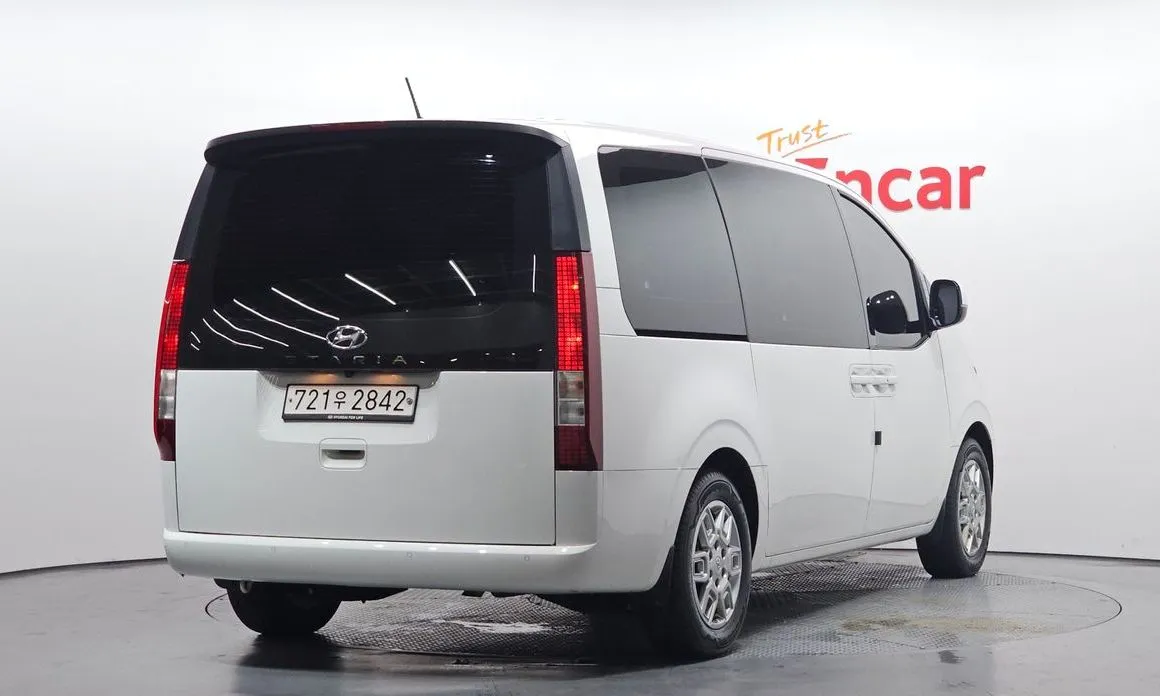 Hyundai Staria — фото 2