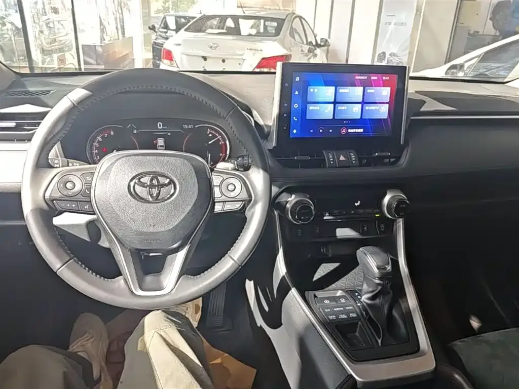 Toyota RAV4 — фото 10
