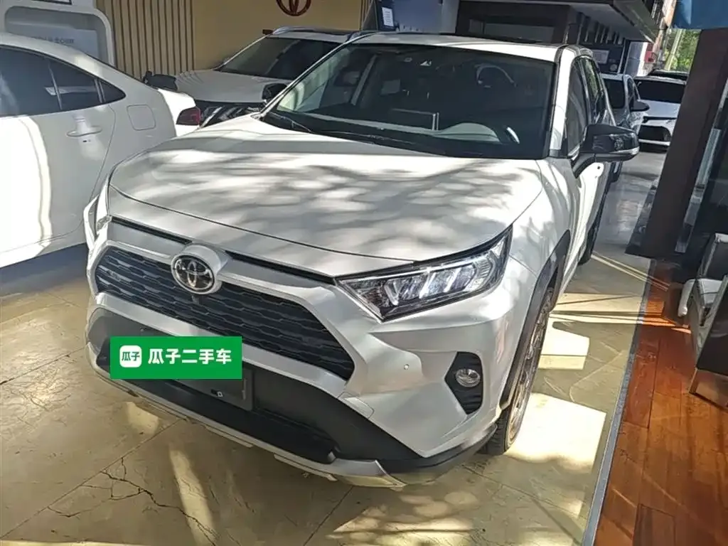 Toyota RAV4 — фото 4