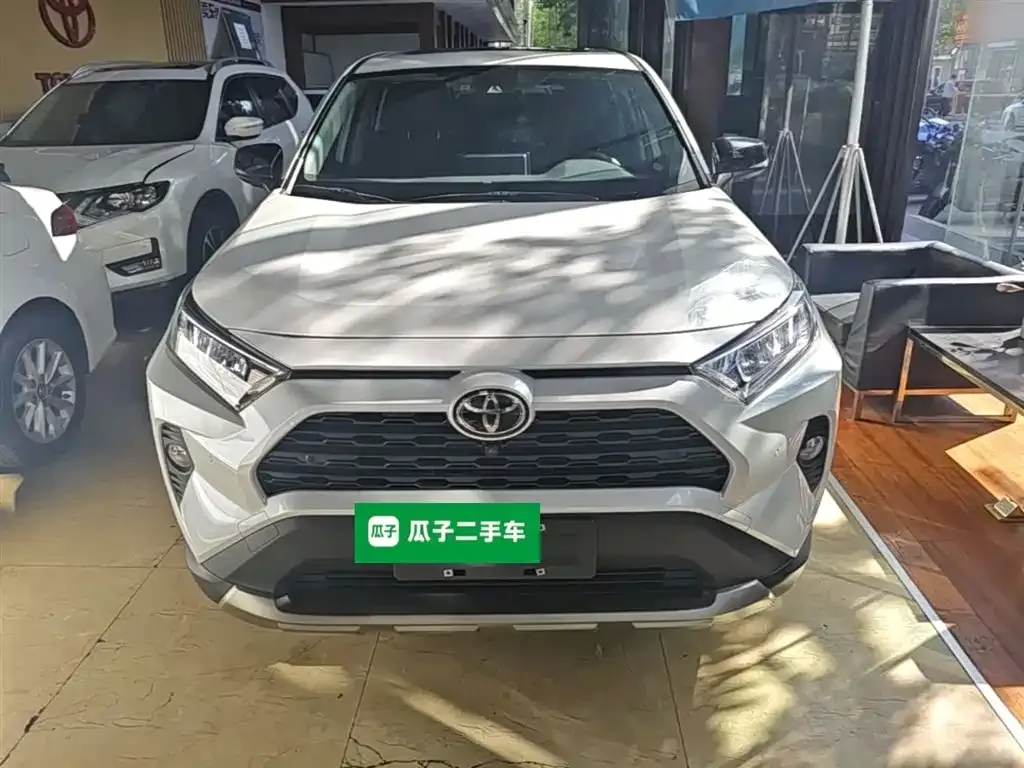 Toyota RAV4 — фото 6