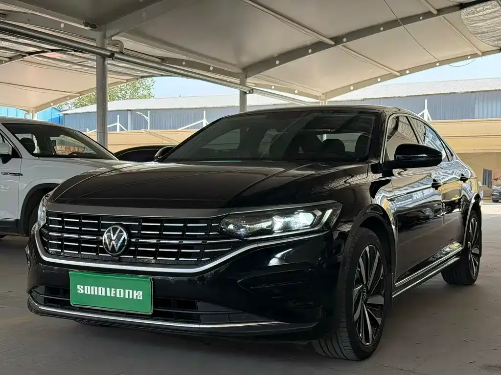 Volkswagen Passat — фото 1