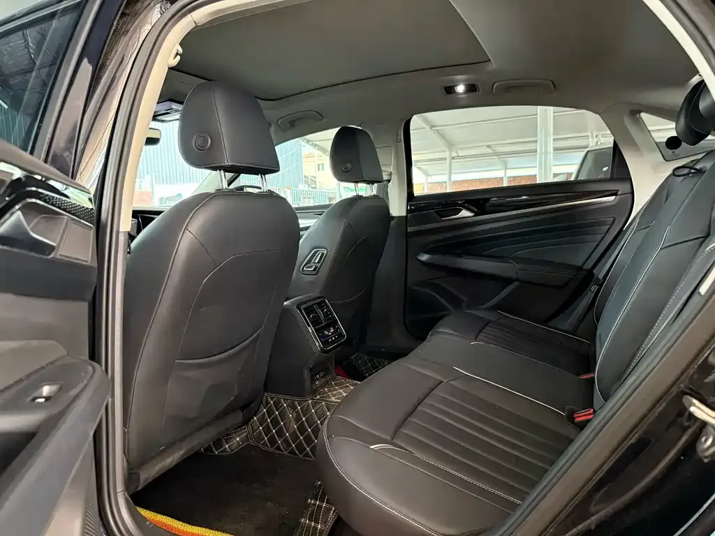 Volkswagen Passat — фото 6