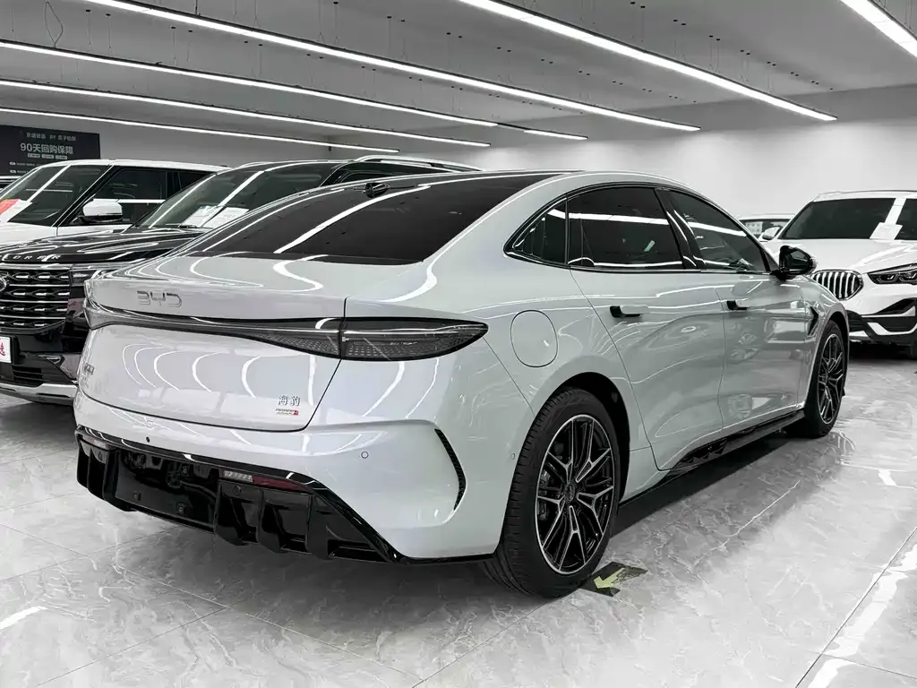 BYD Seal — фото 8