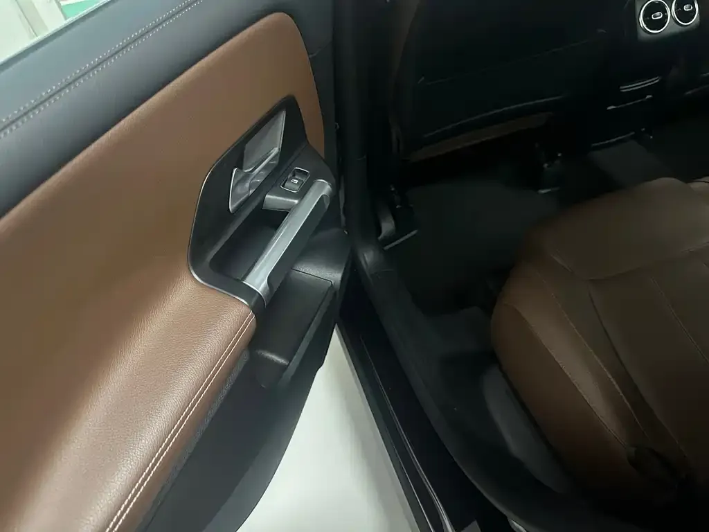 Mercedes-Benz GLB 2023 из CN, фото 2