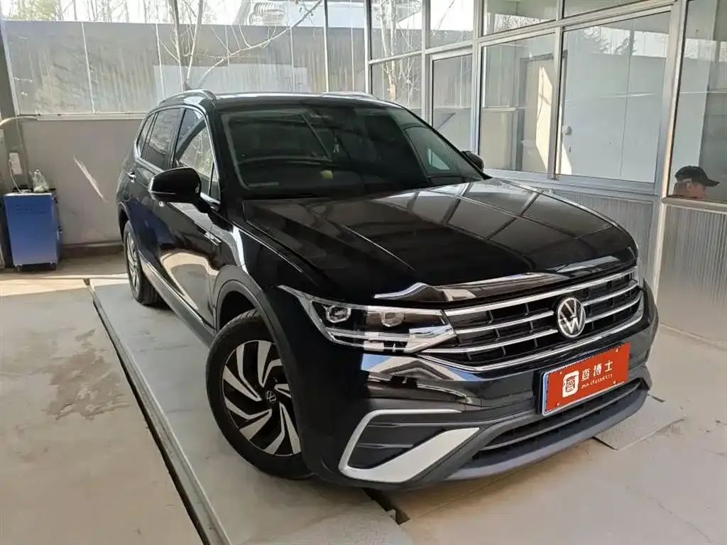 Volkswagen Tiguan L — фото 4