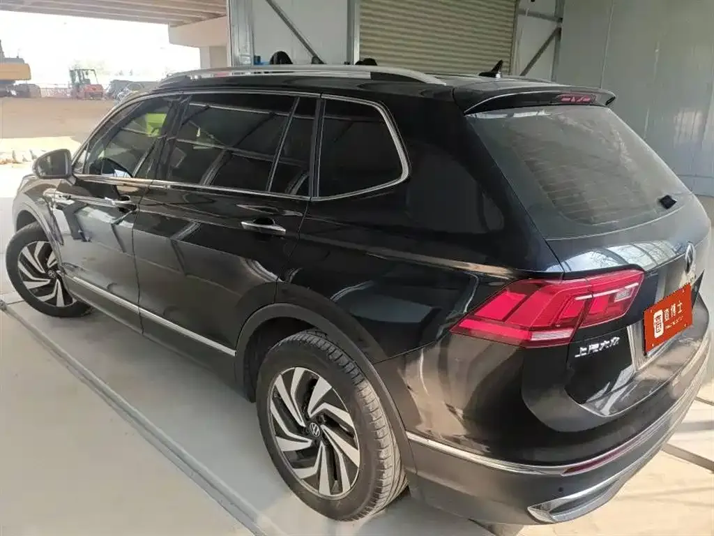 Volkswagen Tiguan L — фото 6
