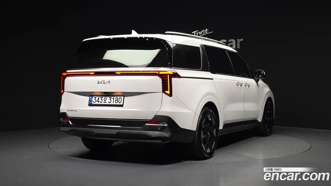 Kia Carnival — фото 10