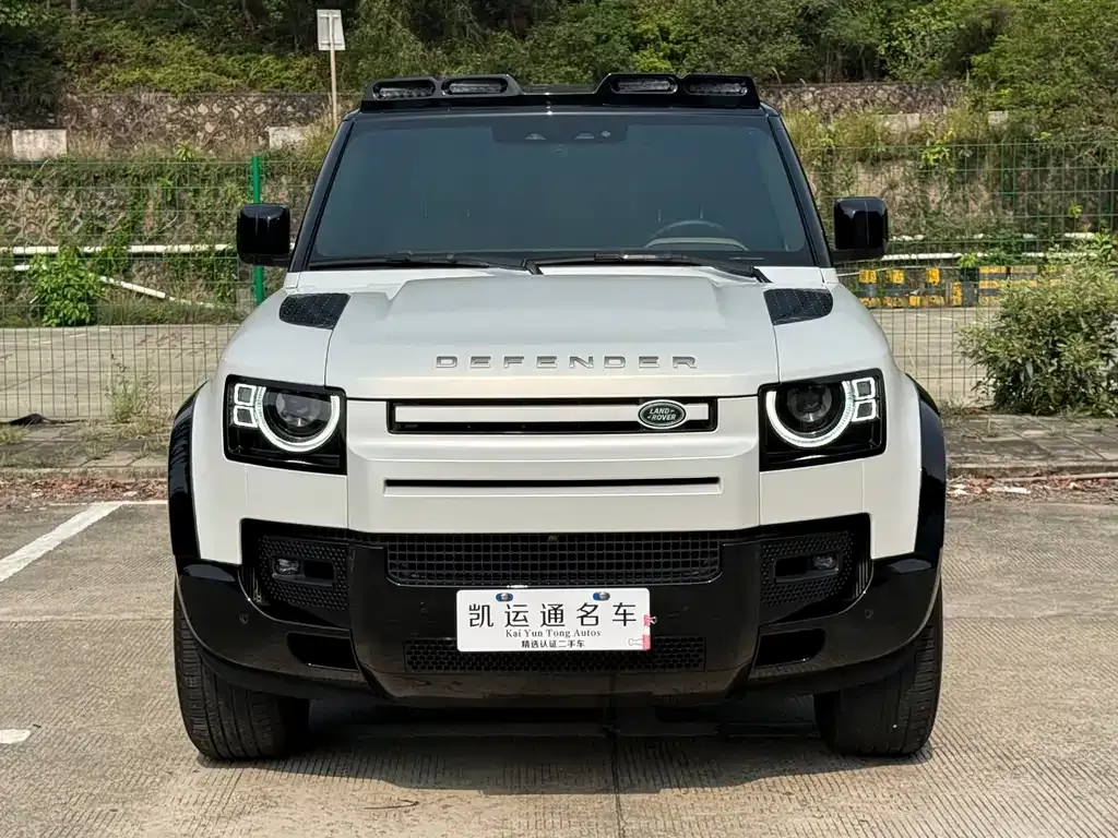 Land Rover Defender — фото 1