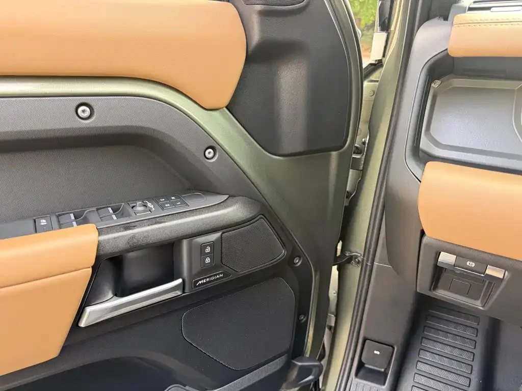 Land Rover Defender — фото 9