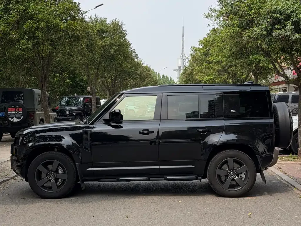 Land Rover Defender — фото 10