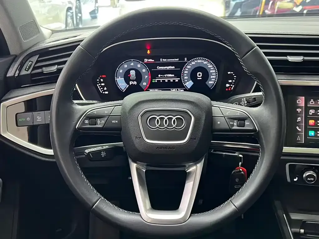 Audi Q3 — фото 10