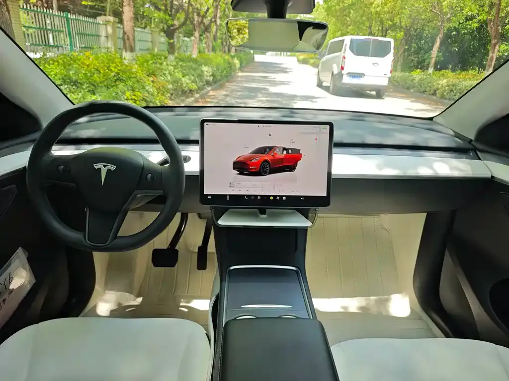 Tesla Model Y — фото 3