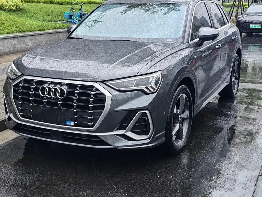 Audi Q3 — фото 1