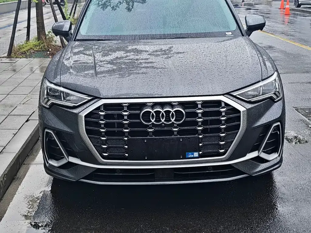 Audi Q3 — фото 10