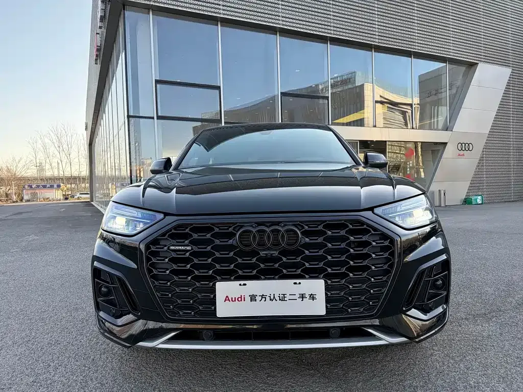 Audi Q5L Sportback — фото 1
