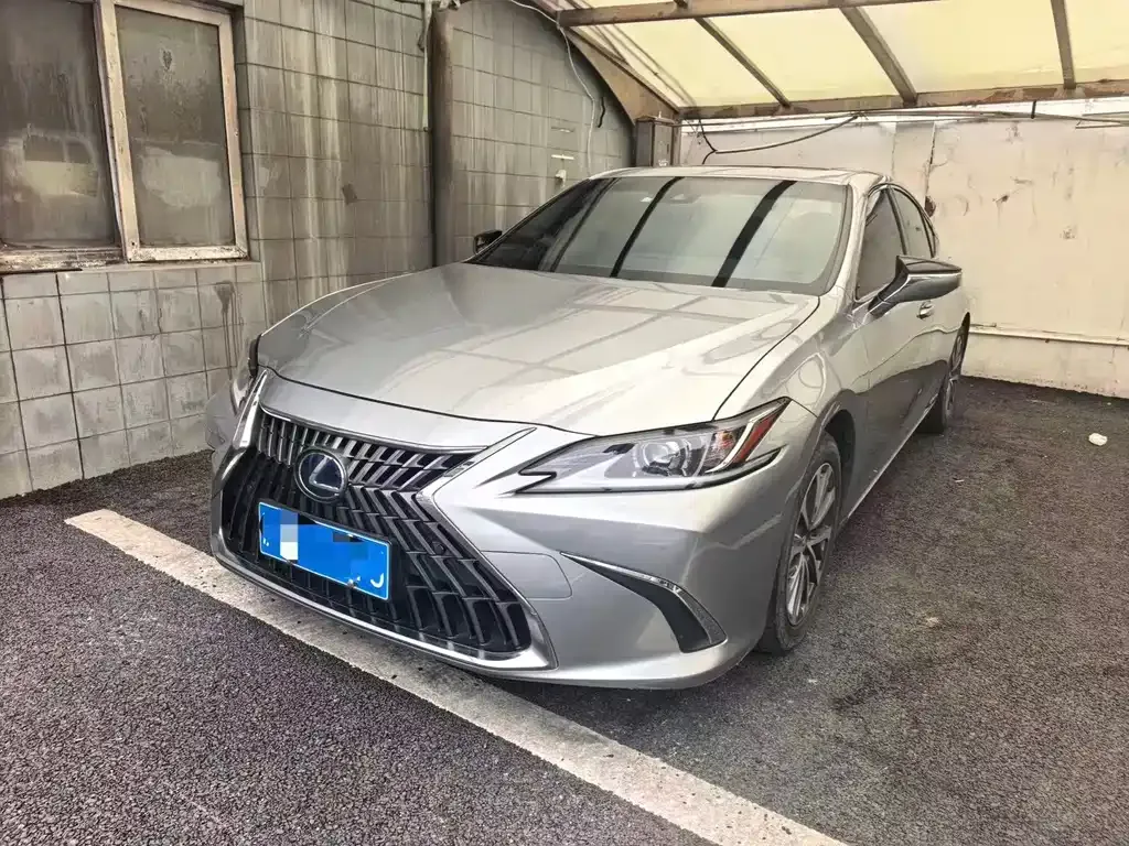 Lexus ES — фото 1